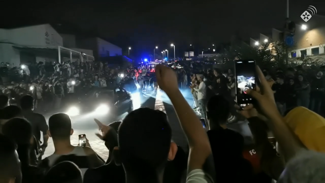 Centos de mozos reúnense nun polígono industrial en Barcelona para facer carreiras ilegais