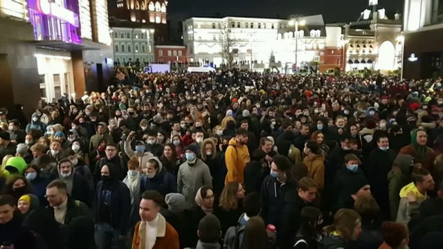 Mil detidos nas marchas en que milleiros de rusos pediron a liberación de Navalni