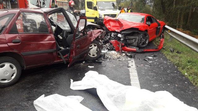 Un accidente de tráfico deixa dous mortos en Ames, na estrada de Bertamiráns a Negreira