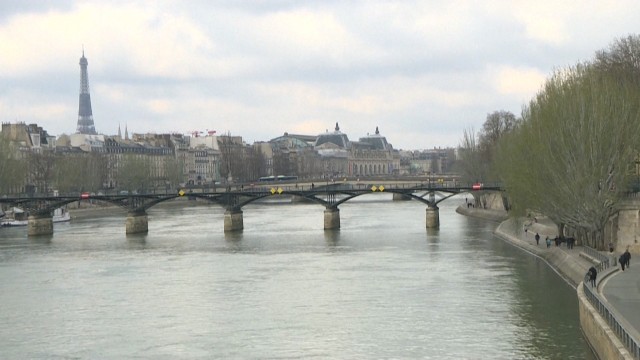París e un terzo de Francia afrontan o seu terceiro confinamento nun ano