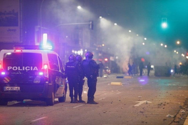Disturbios graves en Burgos contra o toque de queda