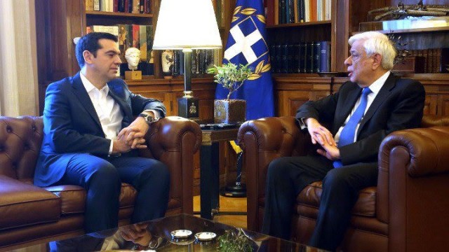 Tsipras pídelle ao presidente grego disolver o Parlamento e eleccións o 7 de xullo