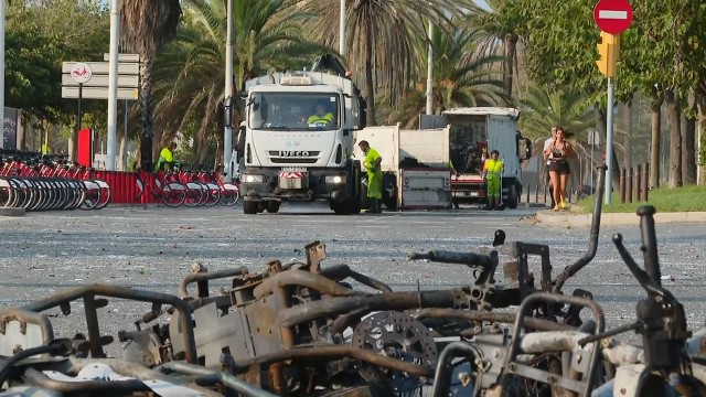 O macrobotellón trasládase ás praias de Barcelona nunha nova noite de actos vandálicos