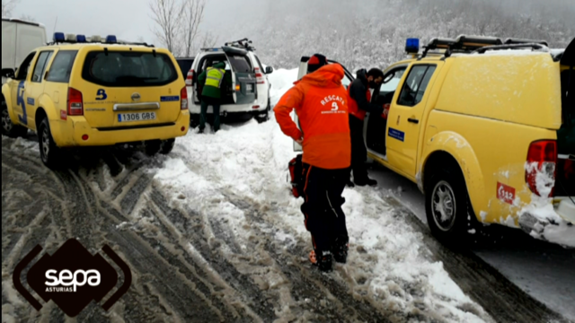 Suspéndense os labores de rescate do segundo operario da máquina quitaneves de Asturias