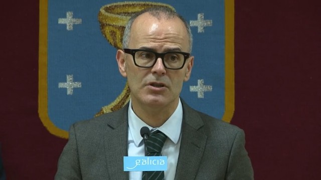 O senador do PP e ex-alcalde de Ourense Jesús Vázquez Abad, positivo por coronavirus