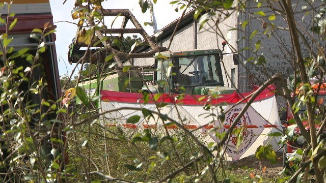 Falece unha muller en Santa Comba nun accidente cun vehículo mesturador