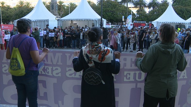 Concentración contra a violencia machista tras o asasinato de Mónica Marcos