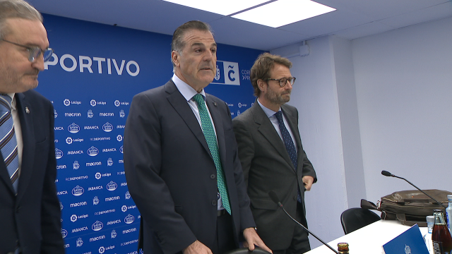 O Consello de Administración do Deportivo pon o seu cargo a disposición de Abanca