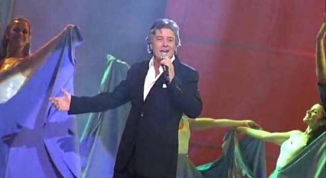 En 'Luar', Manuel Manquiña, Teté Delgado e Isabel Blanco loitan por coarse nas semifinais de 'O mellor década casa'