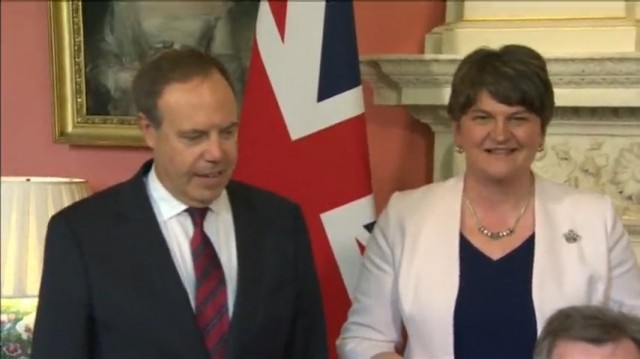 O partido irlandés probritánico DUP non acepta o pacto do Reino Unido coa UE para o brexit