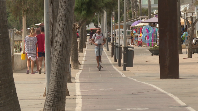 A nova lei de Tráfico obrigará os condutores de patinetes eléctricos a levar casco