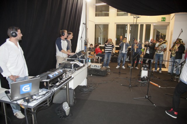 A Radio Galega instalou na Cidade da Cultura un estudio que comparte con emisoras europeas e grava música para o Womex