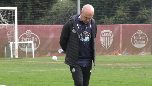 Luis César: "Vin os meus xogadores superados e irrecoñecibles ante o Sabadell"