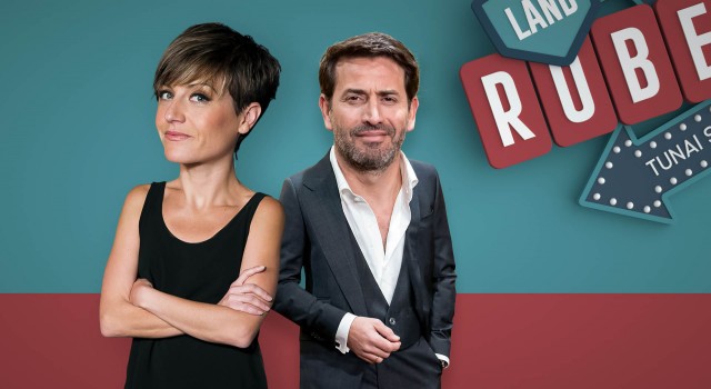 Os actores Sara Escudero e Antonio Garrido, decididos a pintar a mona no 'Land Rober Tunai Show' deste xoves