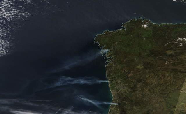O satélite da NASA rexistra o incendio de Dodro-Rianxo e os do norte do Portugal