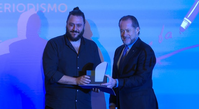 Manuel de Lorenzo, presentador do programa de Radio Galega Música 'Cara B', recibe o Premio Julio Camba de Xornalismo