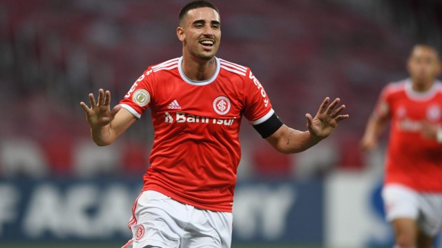 O Celta achega posturas con Thiago Galhardo para darlle a Coudet o dianteiro polo que suspira