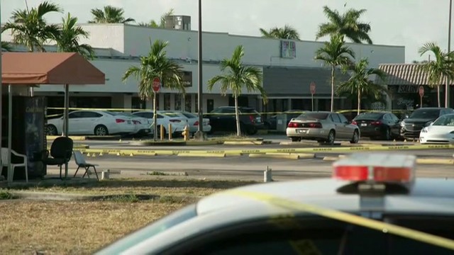 Morren dúas persoas e unha vintena quedan feridas nun tiroteo nun concerto en Miami