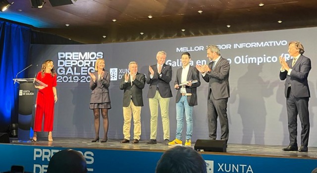 Toni López recolle o Premio Deporte Galego ao programa da RG 'Galicia en Xogo Olímpico'
