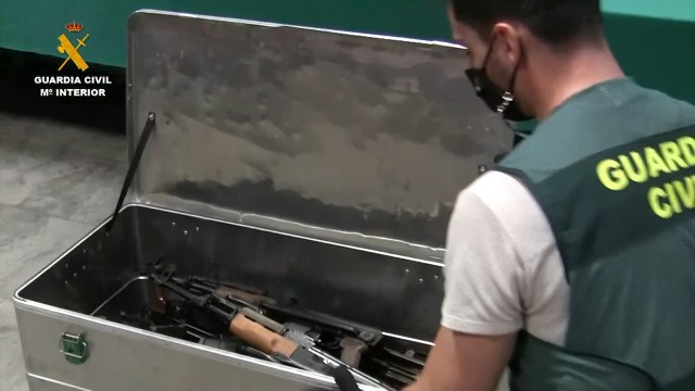A Garda Civil participa no desmantelamento dunha organización dedicada ao tráfico de armas en Europa