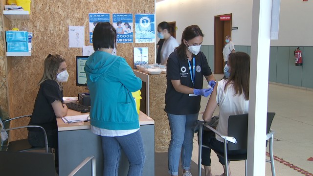 Galicia supera as 10.000 infeccións por covid−19 coa presión asistencial á alza