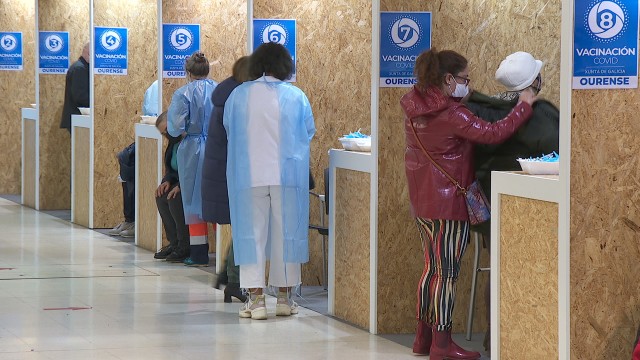 Galicia súmase este domingo á vacinación dos menores de 50 anos