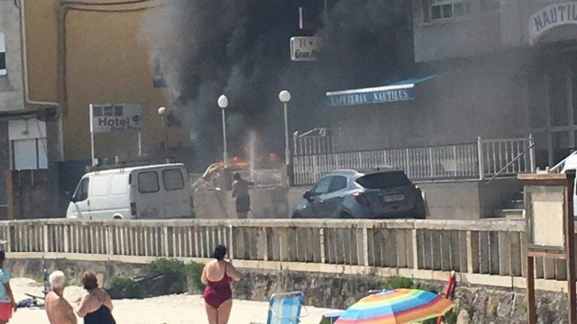 Arde a terraza dun hotel en obras de Poio que non tiña hóspedes