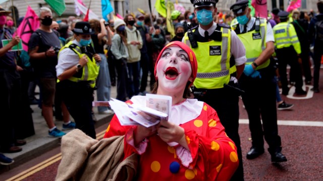 Inglaterra prohibirá as reunións de máis de seis persoas a partir do luns