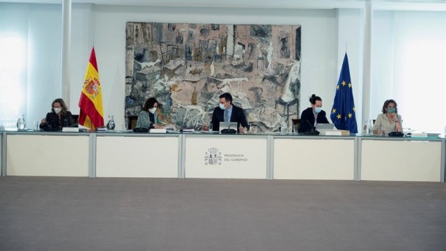 O Goberno destinará 7.000 millóns en axudas directas a pemes e autónomos