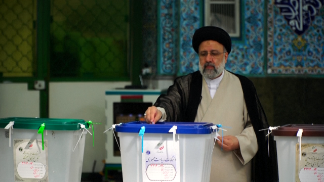 Irán elixe novo presidente con case unha única opción: o clérigo ultraconservador Raisí