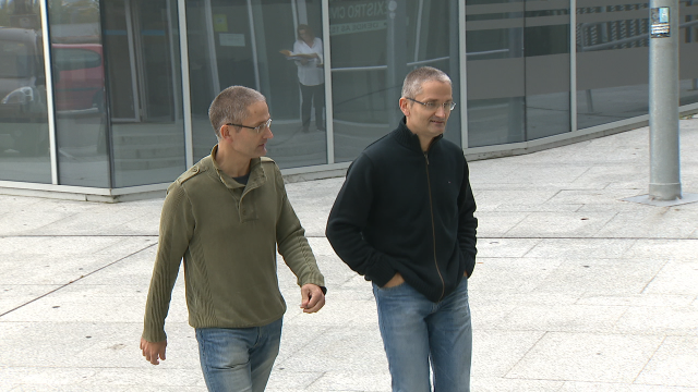 Os policías xemelgos investigados en Ourense querélanse contra a xuíza que instrúe o seu caso