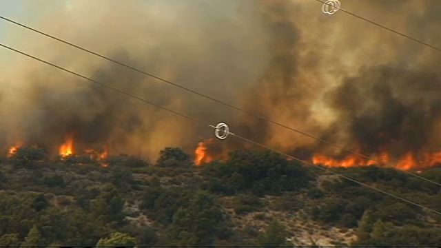 Varias estradas cortadas en Guadalaxara por un incendio que está en nivel 1 desde o domingo