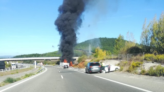 Falece un camioneiro tras colidir contra un coche na A-6, á altura de Ponferrada