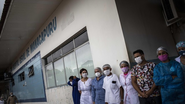 O Brasil chega a case 44.000 mortes e aproxímase a 900.000 casos de COVID-19