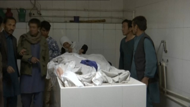 Son 63 os mortos, a maioría estudantes, no atentado contra unha escola feminina en Kabul