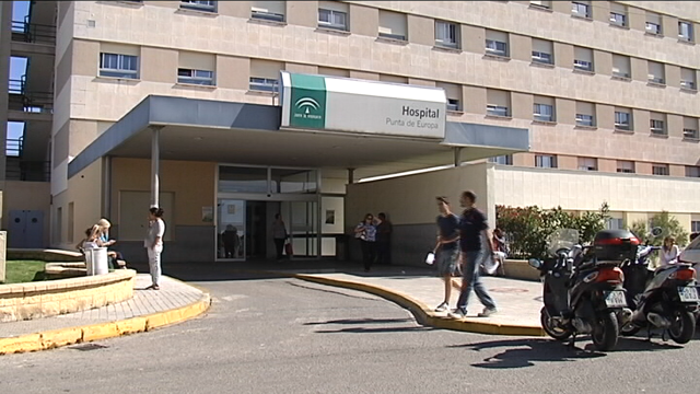 Permanece illado un hostal de Alxeciras por un brote de covid, cun falecido