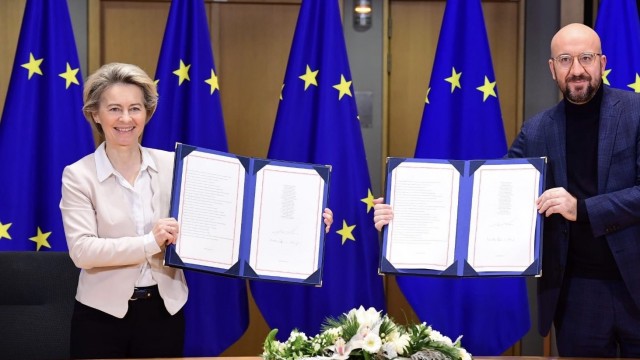 A Unión Europea asina o acordo para a súa futura relación co Reino Unido