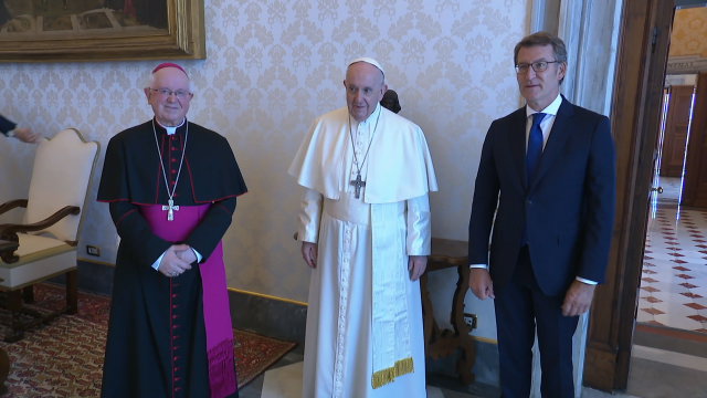 Feijóo convida o Papa Francisco a peregrinar a Santiago o ano que vén