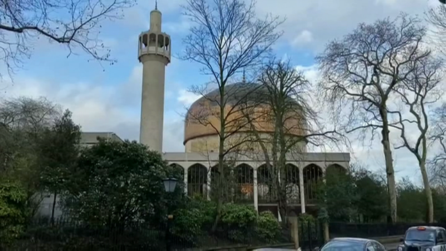 Un detido en Londres por acoitelar un home no interior dunha mesquita