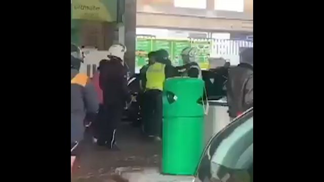 Enfrontamentos nas gasolineiras británicas pola falta de combustible