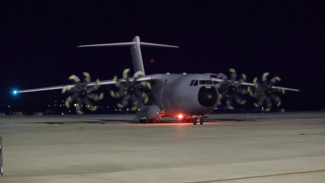 Sae o segundo avión español de Cabul cara a Dubai con 110 pasaxeiros