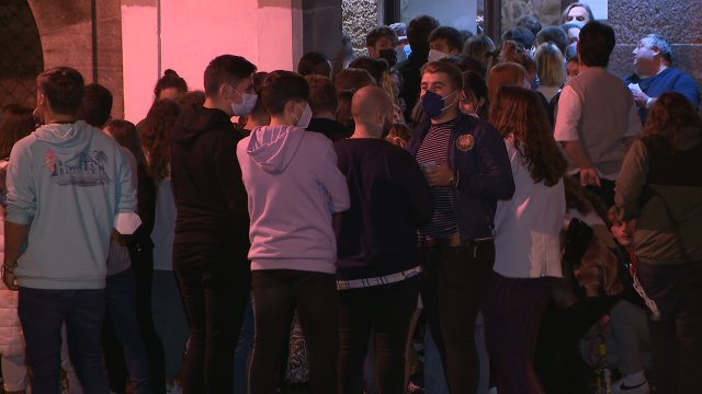 A Policía Local de Santiago disolve concentracións á hora do peche das discotecas
