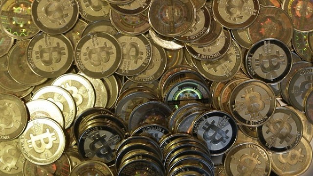 Rouban mil euros a un veciño de Oleiros e branquéanos usando criptografía