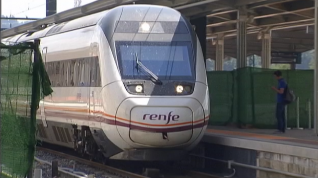 Ilesos os 53 pasaxeiros dun tren Santiago-Vigo que descarrilou en Pontevedra