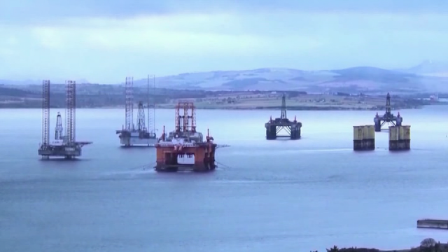 Acordo histórico para reducir a produción de petróleo e frear a baixada de prezos