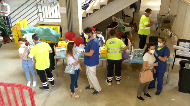 Andalucía non obriga a asinar o consentimento informado aos menores de 60 anos que rexeiten Pfizer
