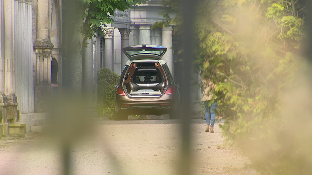 Atopan fibras e pelos baixo as unllas de Déborah Fernández tras a súa última exhumación
