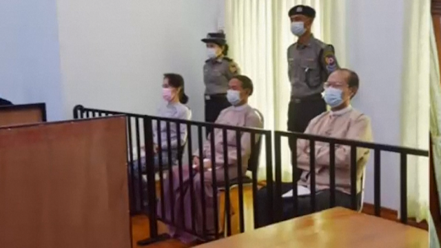 Suu Kyi comparece ante un tribunal por primeira vez desde o golpe de Estado