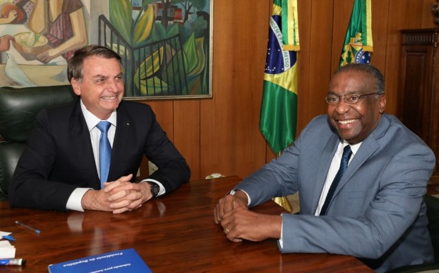 O novo ministro de Educación de Bolsonaro renuncia antes de xurar o cargo por falsear o seu currículo