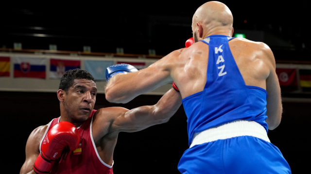 Enmanuel Reyes tomba nun K.O. a Vassiliy Levit e xa está nos cuartos de final